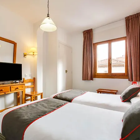Oyo La Hotel Segovia