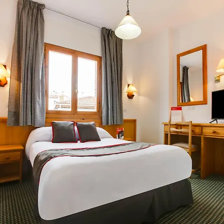 Oyo La Hotel